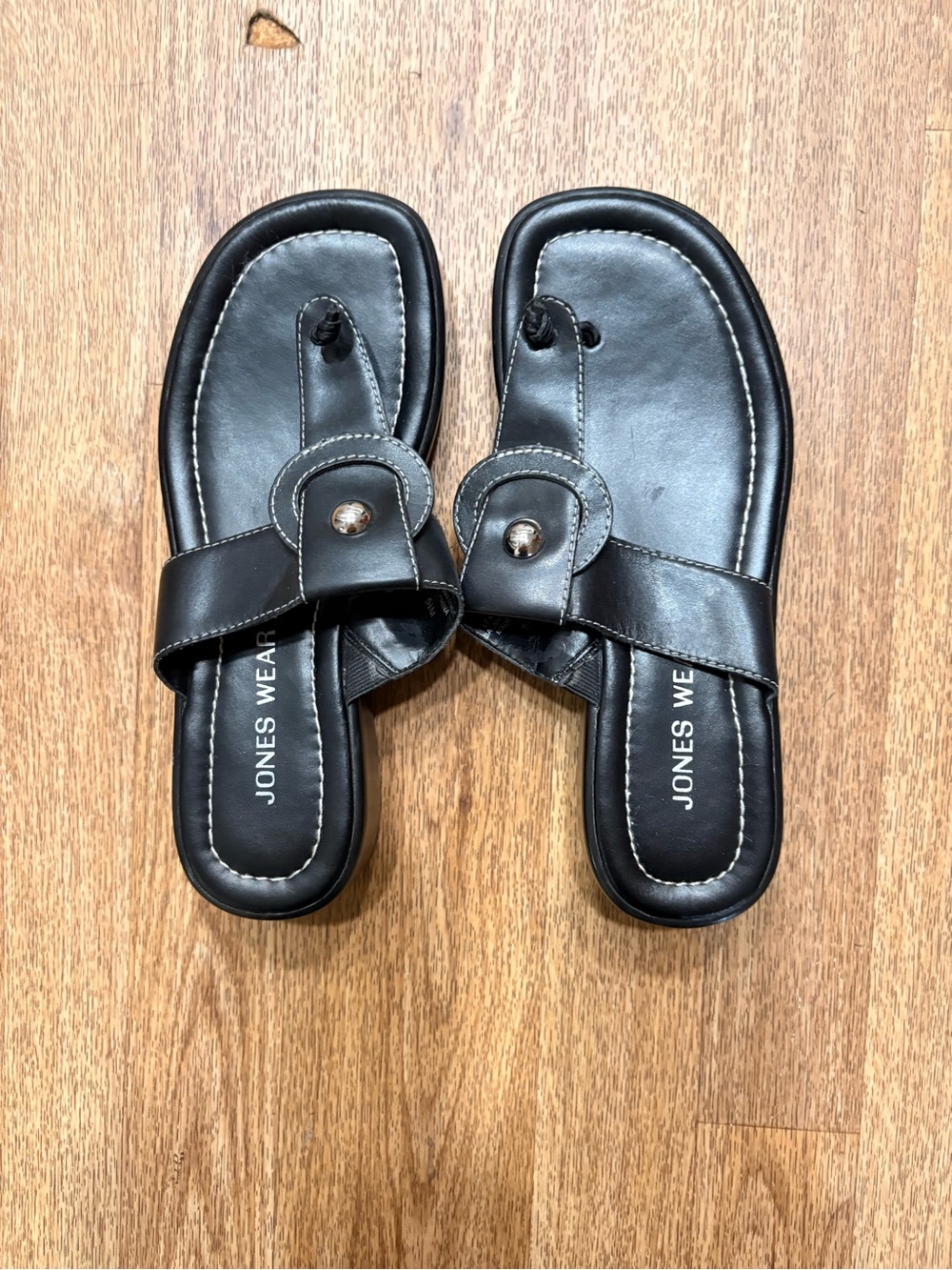 Jones Wear Black Leather Toe-Loop Slide Sandals